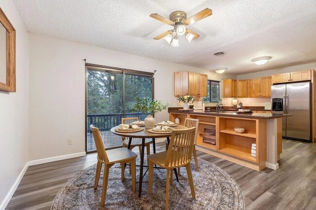 Building Photo - 358 Alpine Dr