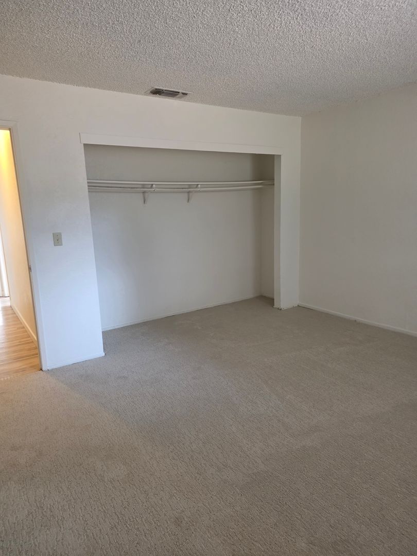 Building Photo - House: 3 Bedroom / 2 Bathroom - Loomis