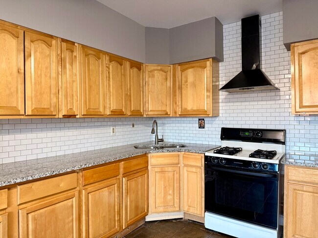 Building Photo - 2608 W Fullerton Ave