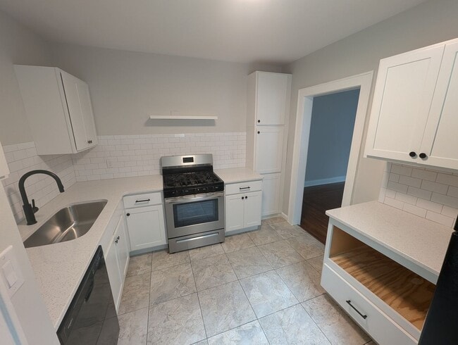 Building Photo - Beautifully renovated 2 bedroom house with new kitchen, bathroom and 2 car garage.
