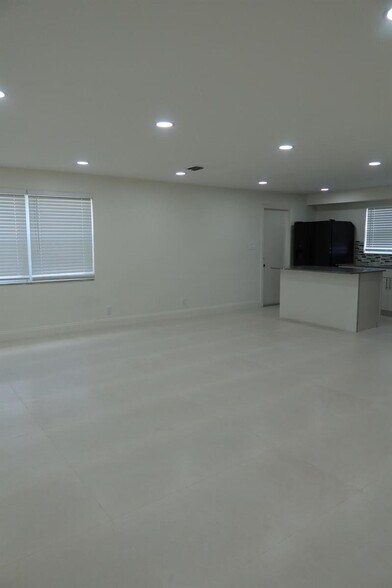 Building Photo - 2630 SW 49th Ct