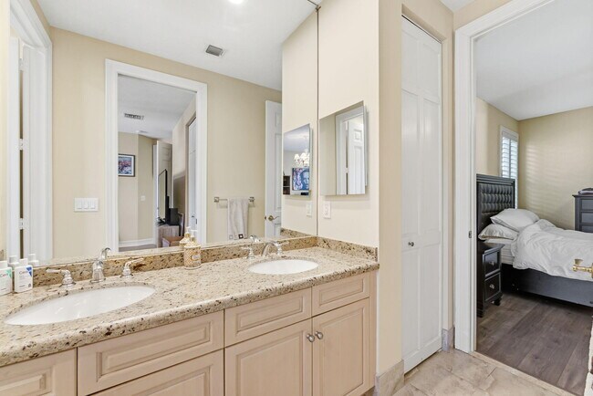 Building Photo - 7162 Vía Firenze