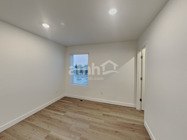 Building Photo - 8536 47th Pl NE