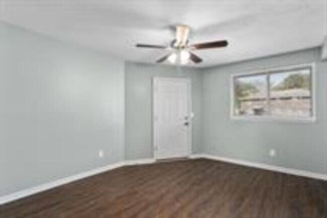 Building Photo - 4825-4833-4833 NW Homestead Terrace