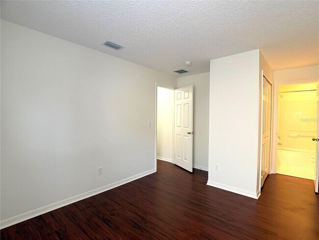 Building Photo - 538 Solana Cir