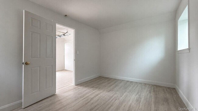 Building Photo - 16 Brookside Dr
