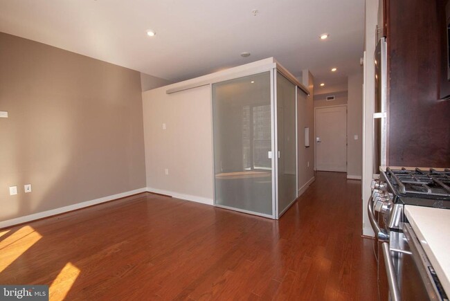 Building Photo - 1320 Fenwick Ln
