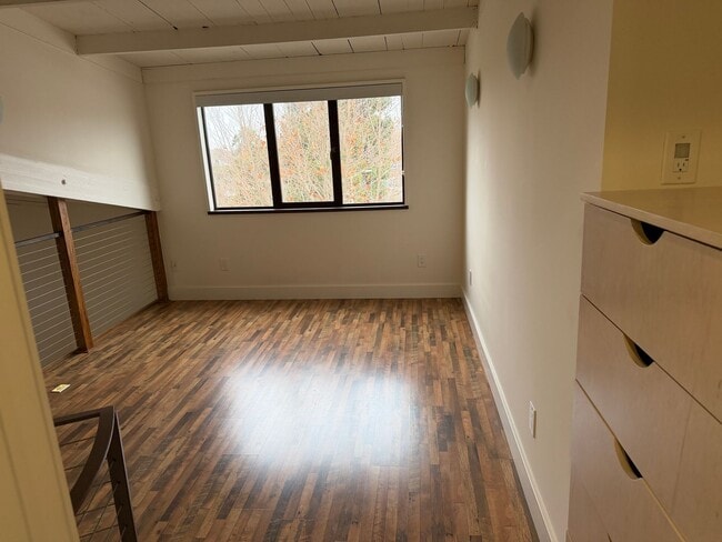 Building Photo - Contemporary, Large 1br/1ba Apt. Near Ashby BART