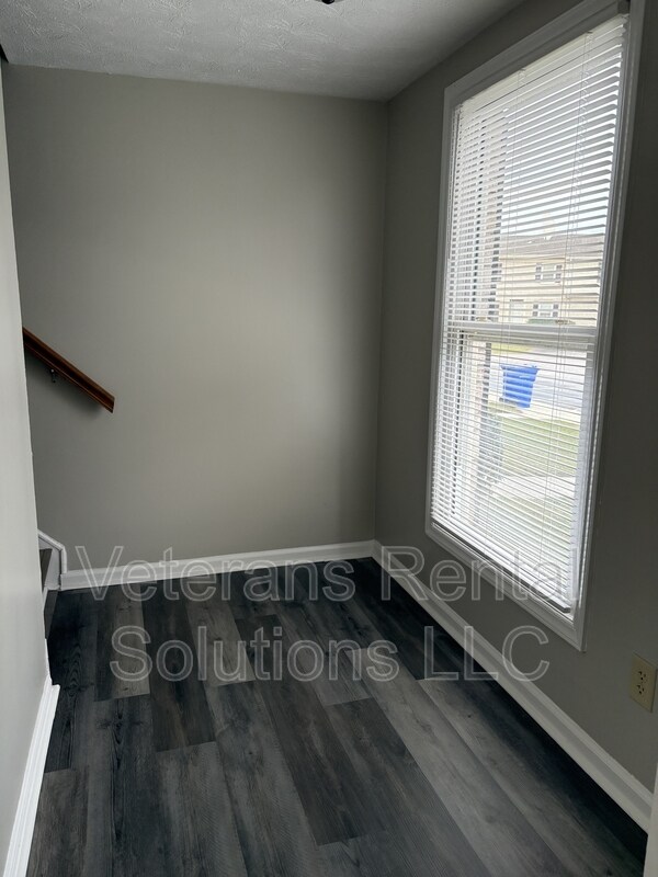 Building Photo - 410 Kirkcaldy Ct