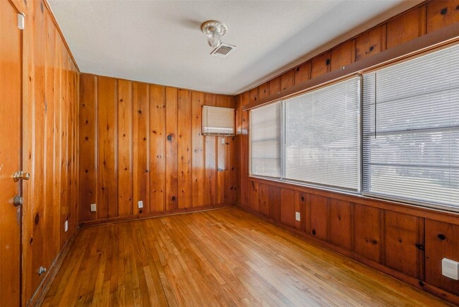 Building Photo - 6507 Heron Dr