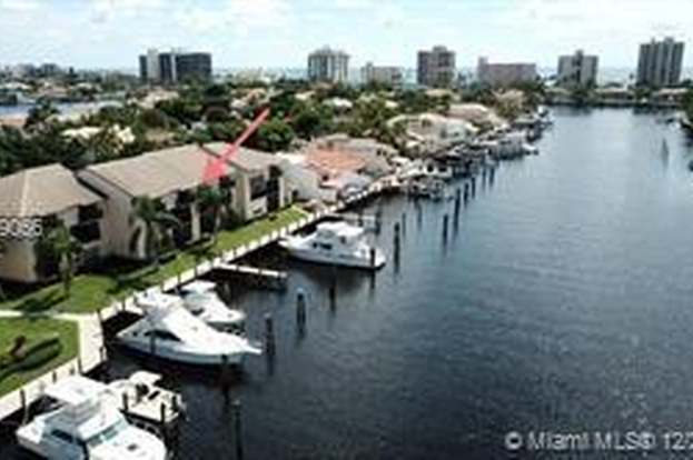 Building Photo - 270 Captains Walk