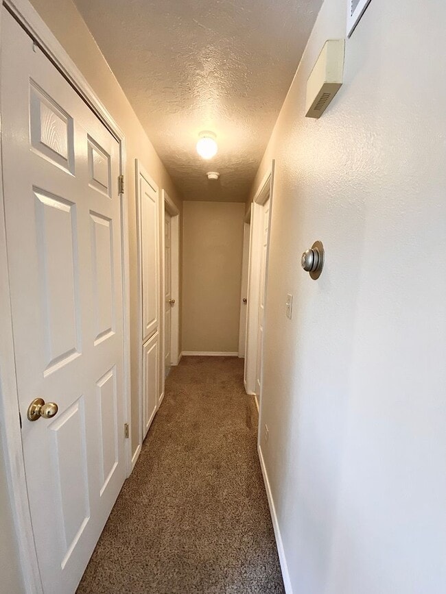 Building Photo - 2 Bedroom 1 Bath Units