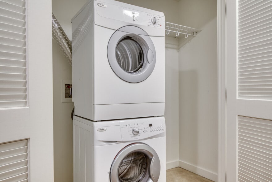 Building Photo - 10349 NE 10th St