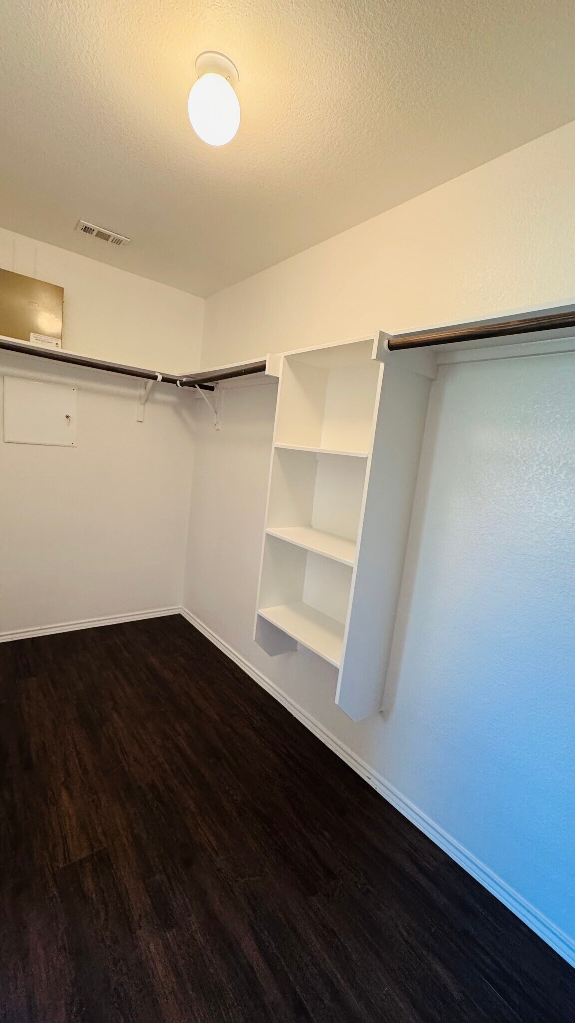 Building Photo - 112 Hendelson Ln