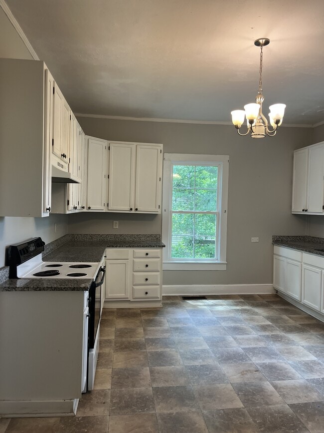 Building Photo - 173 Poplar St