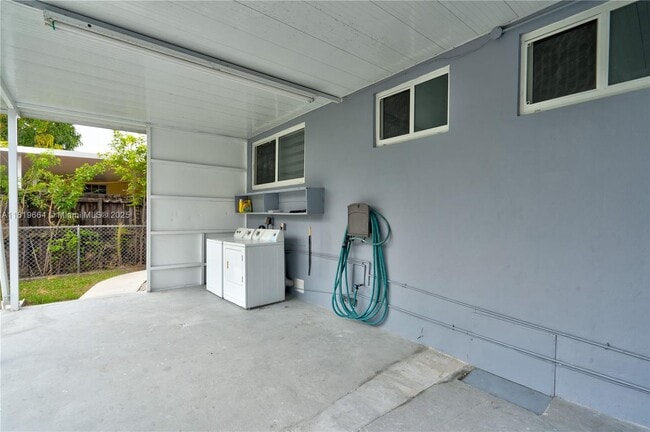Building Photo - 3635 SW 88th Ct