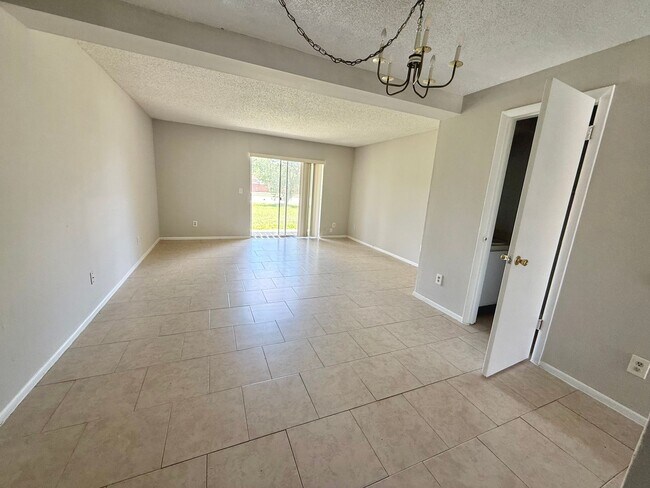 Building Photo - 206 Watts Ln