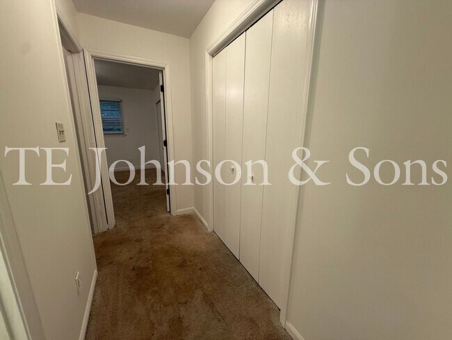 Building Photo - 4309 Walnut Hollow Dr