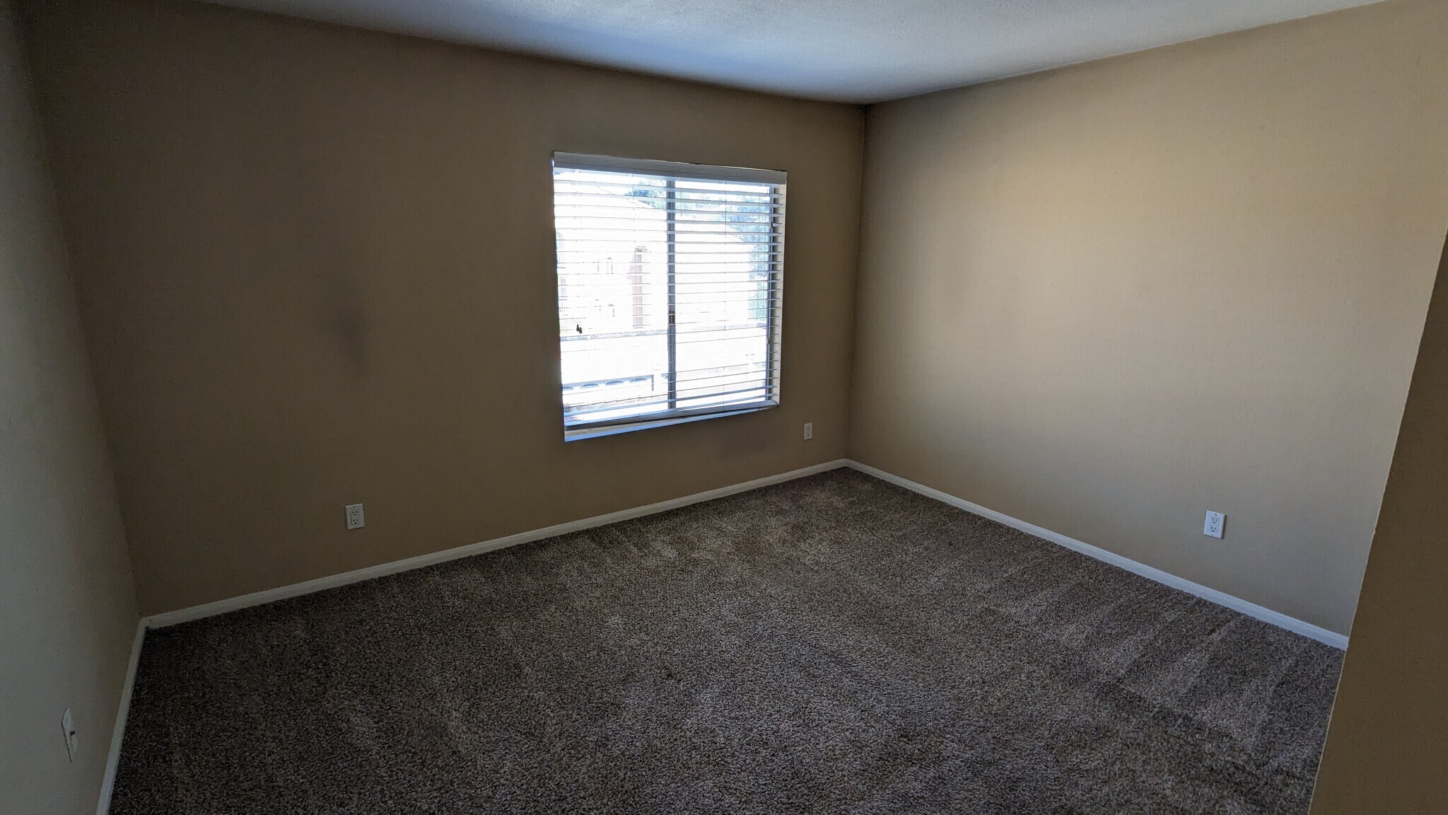 Building Photo - 7150 Shoreline Dr