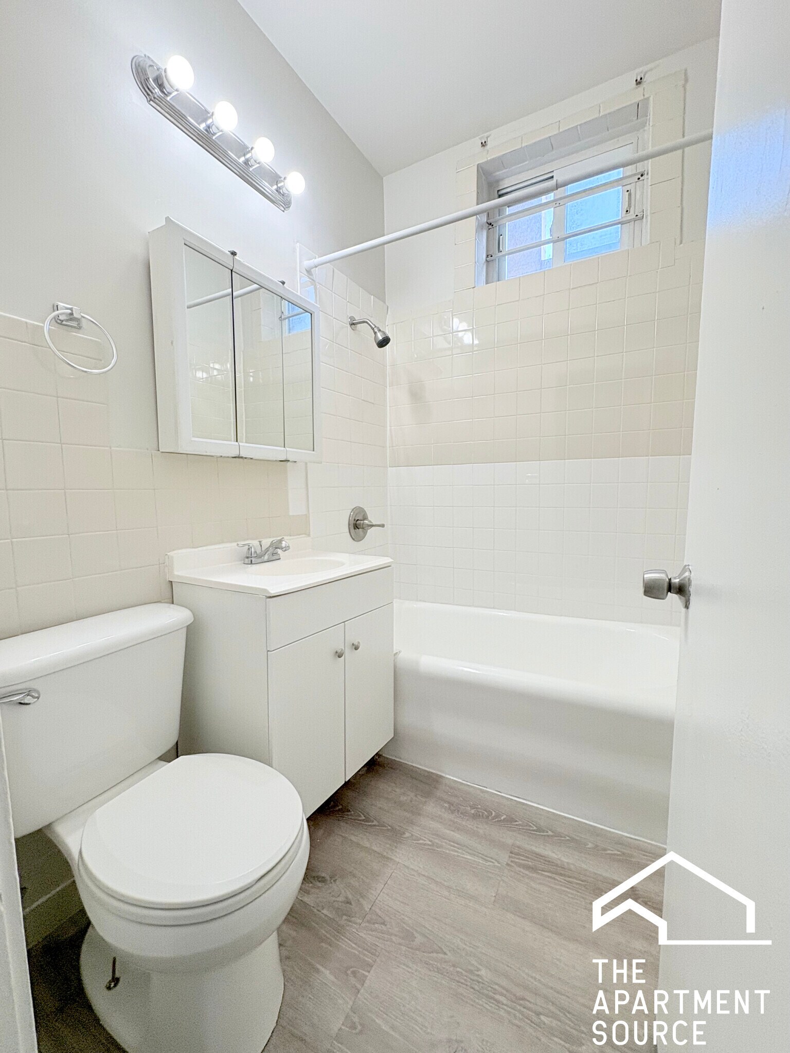 Building Photo - 4854 W Diversey Ave