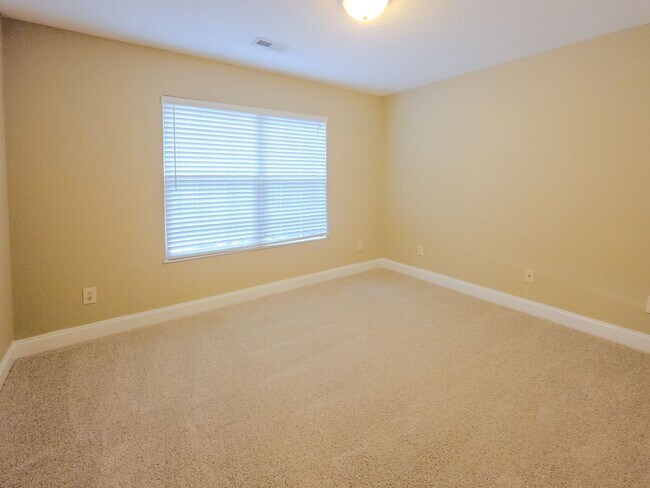 Building Photo - Knoxville 37931 - 4 bedroom 2.5 bath - call Ryan Fogarty 865-333-4840