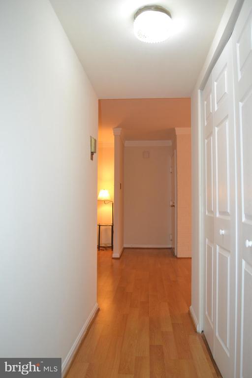 Building Photo - 722 Quince Orchard Blvd