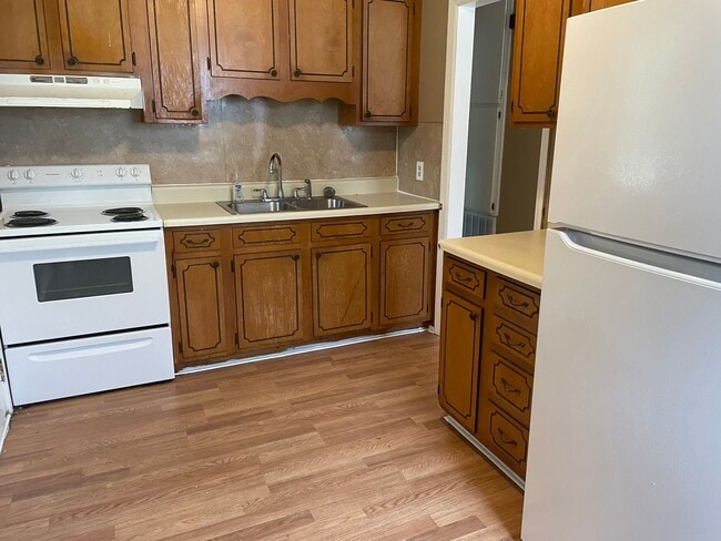 Building Photo - 2 Bedroom Home Convenient to Bennett College and A&T