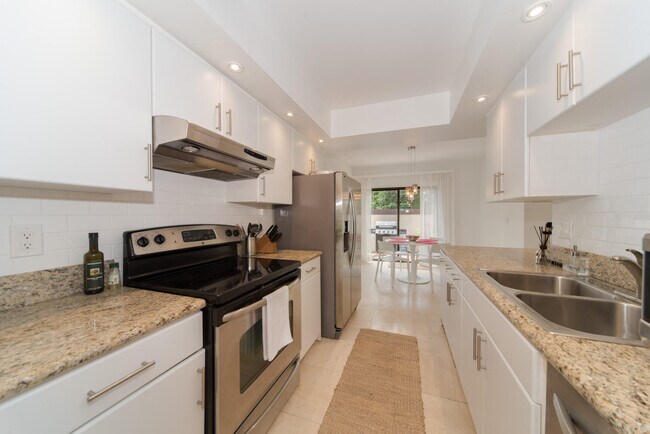 Building Photo - 11397 Pond View Dr