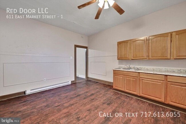 Building Photo - 611 E Market St