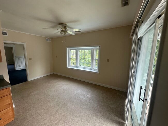 Building Photo - 3027 Brown Ave