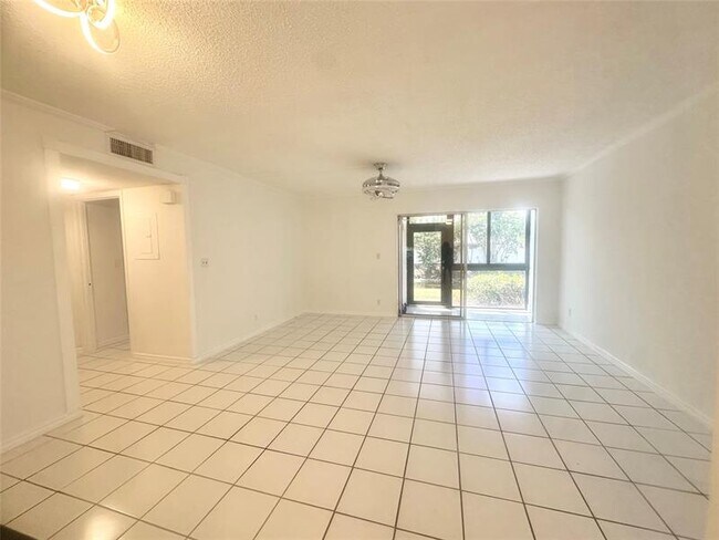 Building Photo - 717 Gardens Dr