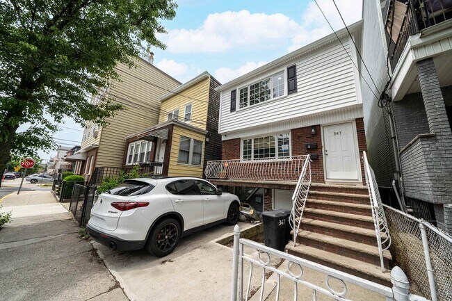 Building Photo - 347 New York Ave