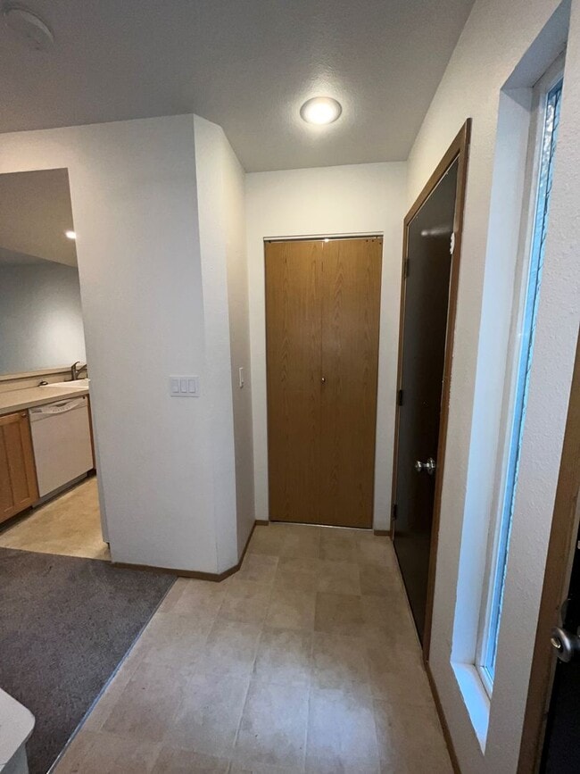 Building Photo - 447 - Townhome in Spectacular Location, 1 Car Attached Garage