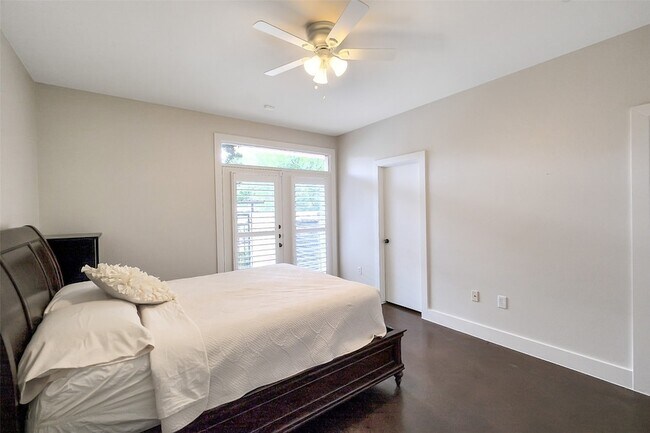 Building Photo - 2437 South Blvd