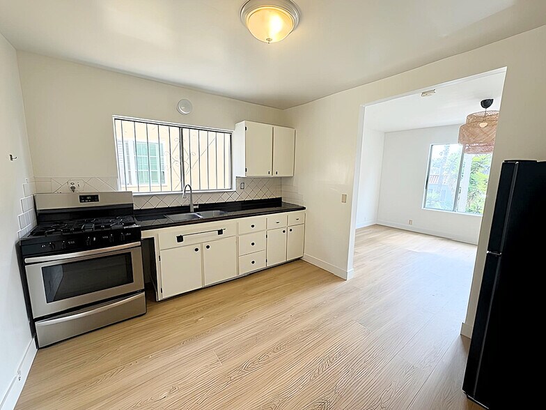 Building Photo - 849 N Vendome St