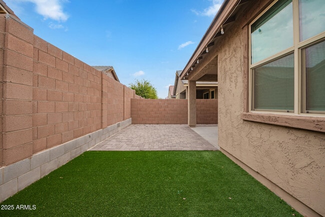 Building Photo - 14202 W Willow Ave