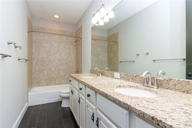 Building Photo - 4417 W Kensington Ave