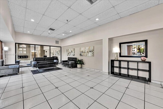 Building Photo - 17600 N Bay Rd