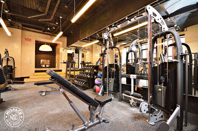 Building Photo - 21 Monitor St