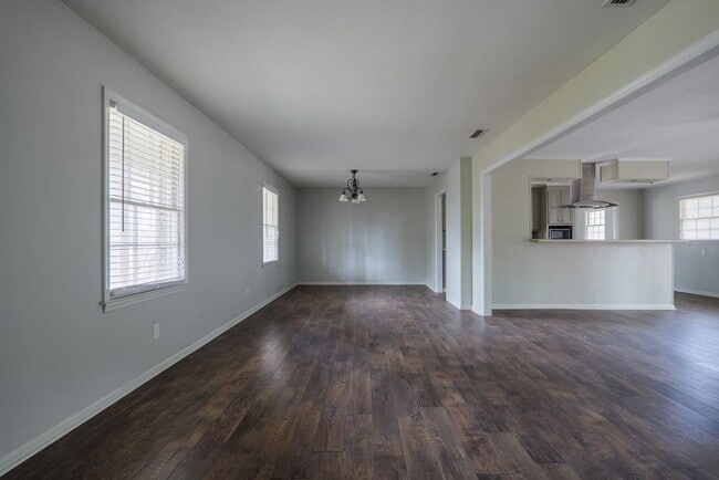 Building Photo - Spacious Brick Home with Modern Finishes i...