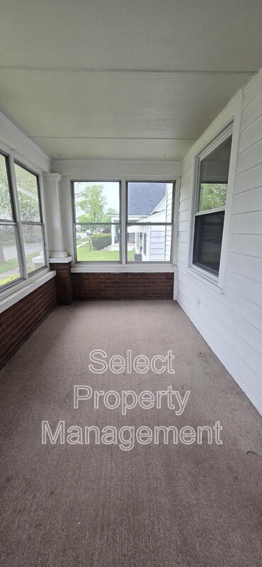 Building Photo - 702 Archer Ave