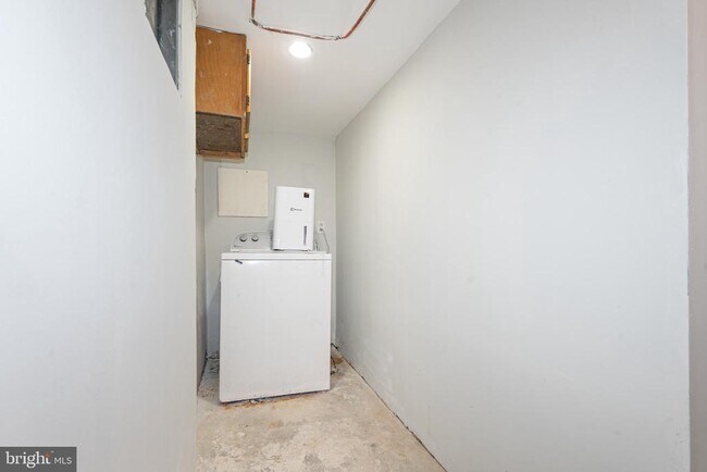 Building Photo - 3312 Parklawn Ave