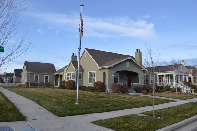 Building Photo - Luxurious 4-Bedroom Home with Mother-in-Law Suite