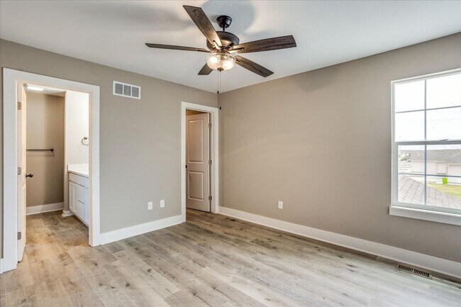 Building Photo - Auburn Villas- Amora Plan