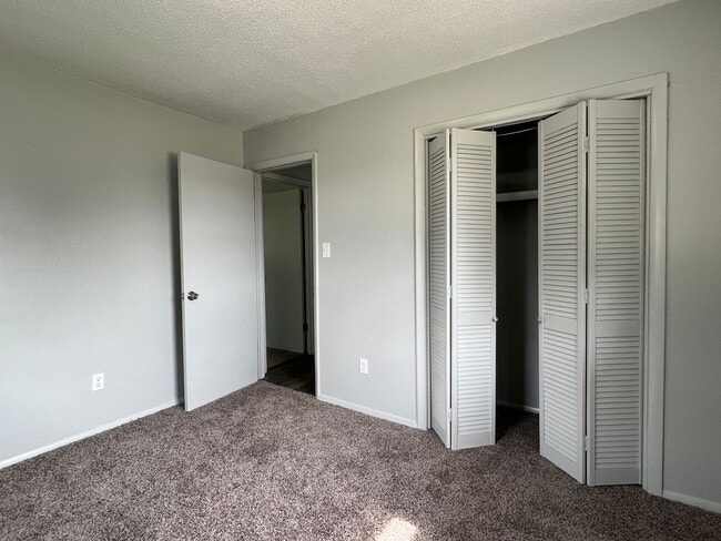 Building Photo - 3313 SW Salinas- AVAILABLE NOW!
