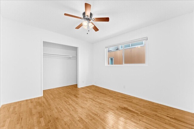 Building Photo - 2464 Penmar Ave