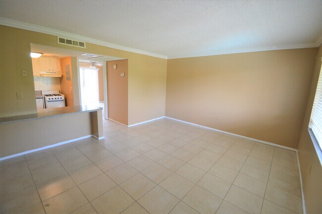 Building Photo - Waterside@ Cranes Roost - Includes most ut...