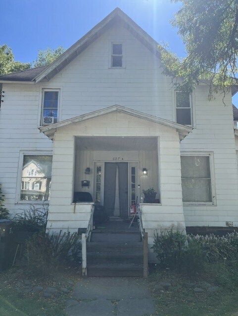 Building Photo - 627 W Water St