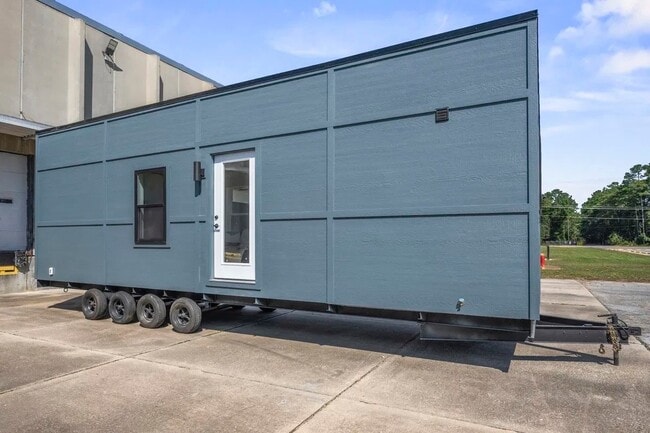 Building Photo - 2015 Union School Rd SW