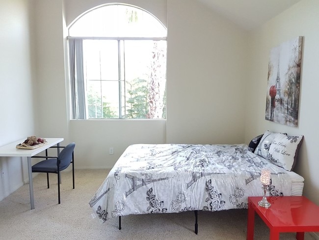 Building Photo - 1561 S Barrington Ave